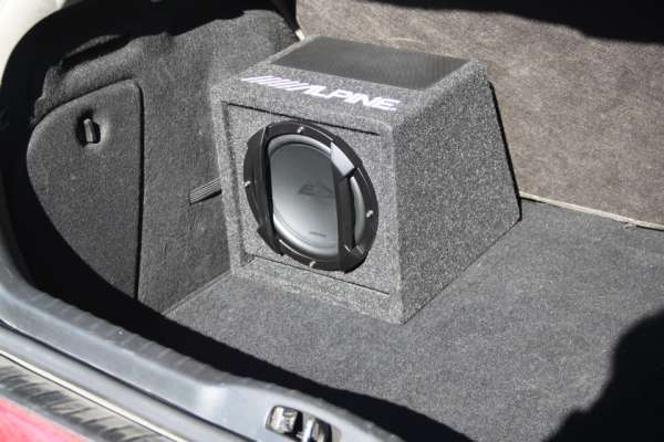 Alpine SWE-815 8" Active Subwoofer | 300W Max / 100W RMS | Bass Reflex | Remote Control 