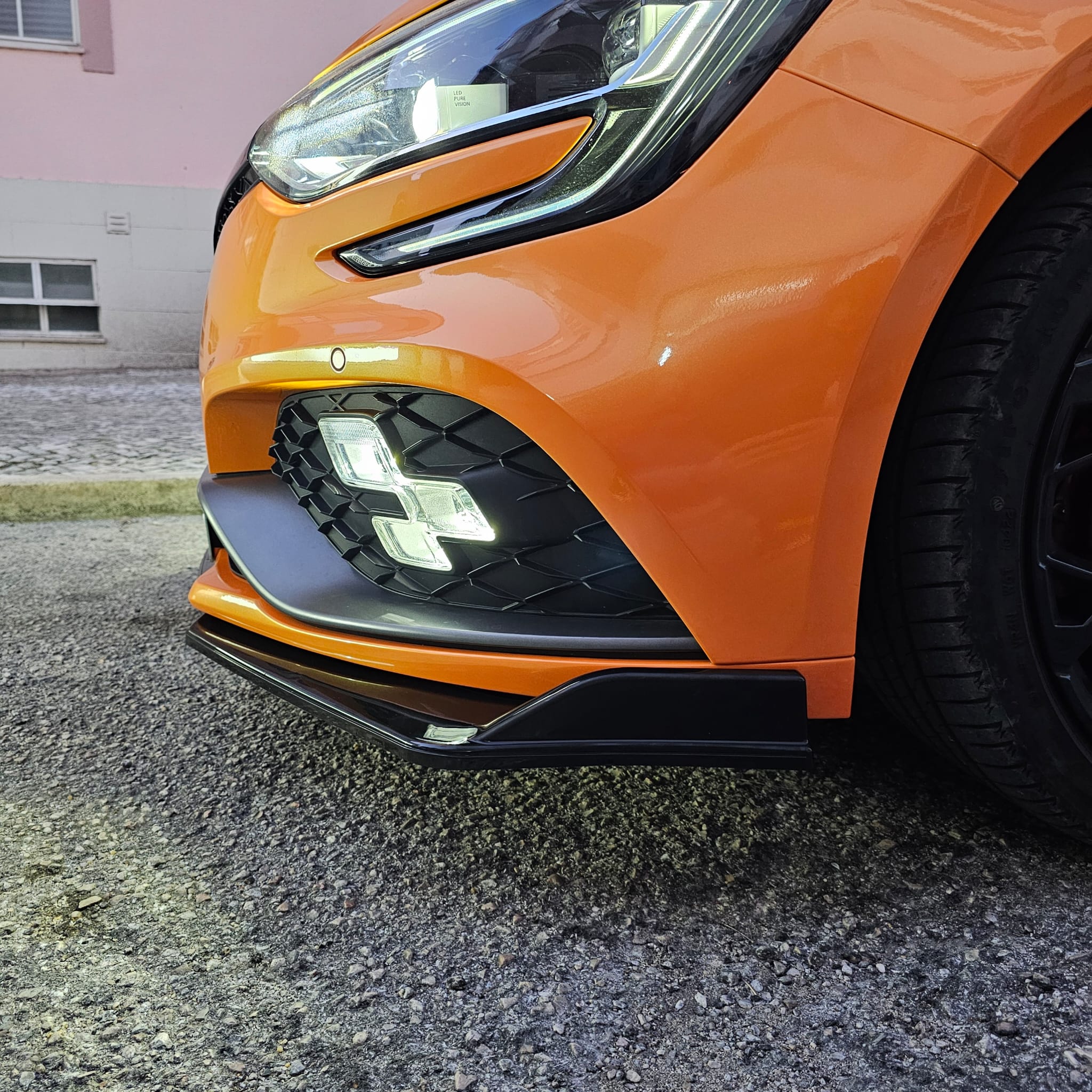 Universal Front Splitter in Glossy Black ABS